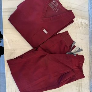 Figs scrub set in Burgundy in S/XS Petite